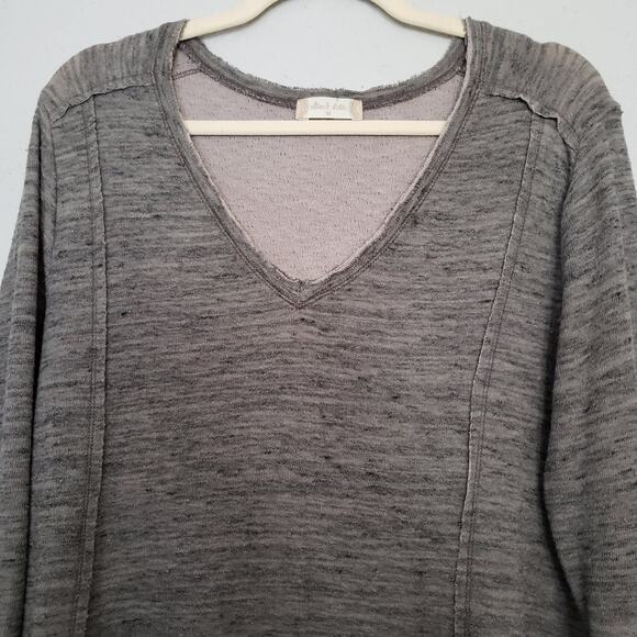 Altr'd State raw hem V neck pullover - M - Picture 2 of 5